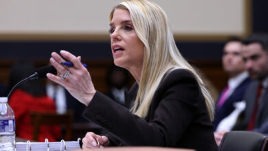 الولايات المتحدة تعلن استعدادها للكشف عن أسماء محتملة في قضية جيفري إبستين