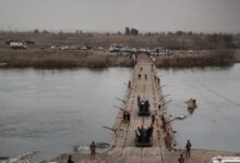 وزارة الدفاع السورية تدشّن جسراً مؤقتاً فوق الفرات في دير الزور لتسهيل تنقّل السكان