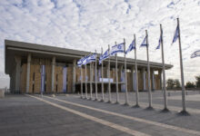 مراقب الدولة الإسرائيلي يحذر من فساد إداري وثغرات أمنية في وزارة الخارجية وجاهزية الطاقة