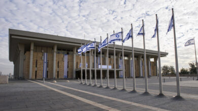 مراقب الدولة الإسرائيلي يحذر من فساد إداري وثغرات أمنية في وزارة الخارجية وجاهزية الطاقة