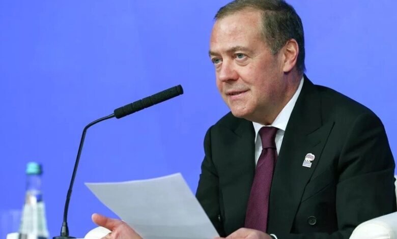مدفيديف: روسيا تطور أسلحة فريدة لا يمتلكها أي جيش آخر