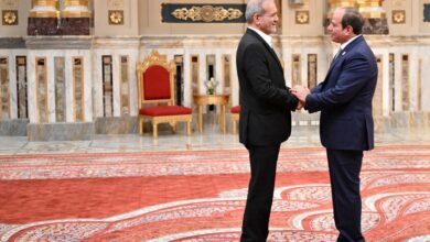 تقارير إسرائيلية: تقارب بين مصر وإيران وإعادة فتح السفارات بعد عقود من القطيعة