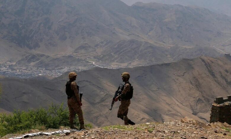 باكستان تعلن مقـ. ـتل 36 مسلحًا من طالبان الأفغانية في اشتباكات حدودية