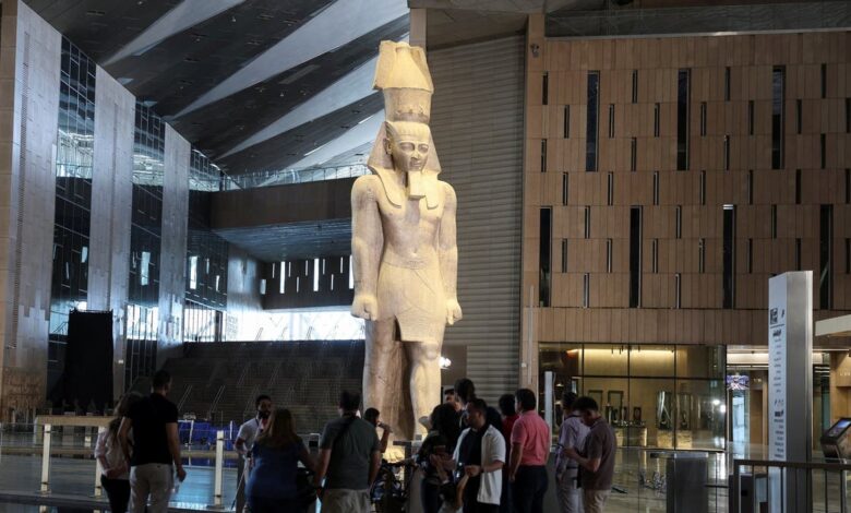 الرئيس التنفيذي للمتحف المصري الكبير: القدرة الاستيعابية تصل إلى 20 ألف زائر يوميًا 1 الرئيس التنفيذي للمتحف المصري الكبير: القدرة الاستيعابية تصل إلى 20 ألف زائر يوميًا