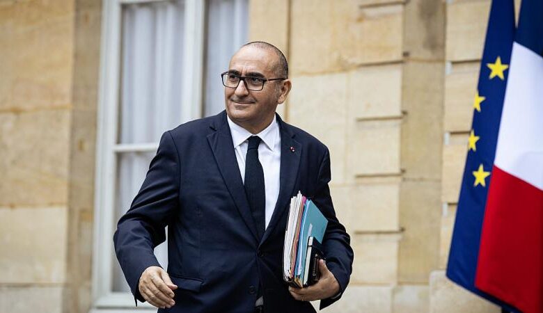 وزير الداخلية الفرنسي يزور الجزائر لإحياء الحوار الثنائي