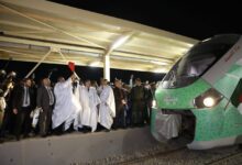 الجزائر تطلق أول رحلة قطار مسافرين بين تندوف وبشار ضمن المشروع المنجمي الغربي