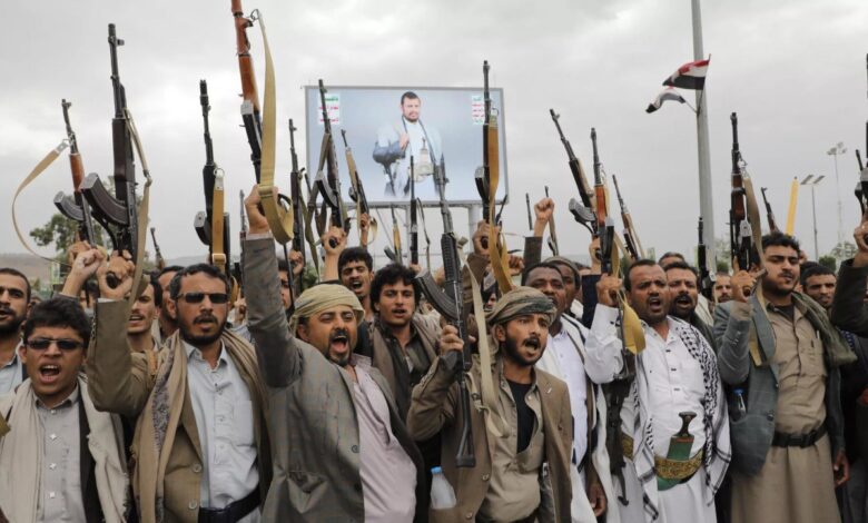 اليمن.. تصعيد عسكري خطير في رداع وتحذيرات حقوقية من كارثة إنسانية