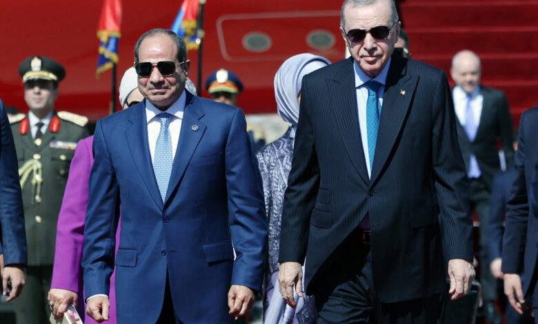 الرئيس المصري عبد الفتاح السيسي يستقبل نظيره التركي رجب طيب أردوغان الذي يقوم بزيارة رسمية إلى مصر