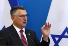 ساعر: كمية الصواريخ التي تريد طهران إنتاجها تعرضنا للخطر