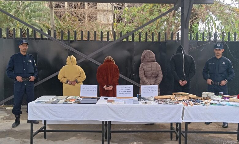 الشرطة الجزائرية تفكك شبكة إجرامية تقودها مشعوذة وتستولي على 30 مليار سنتيم 1 الشرطة الجزائرية تفكك شبكة إجرامية تقودها مشعوذة وتستولي على 30 مليار سنتيم