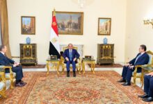 السيسي ورئيس الاستخبارات الروسية يدعوان إلى تجنب التصعيد في المنطقة