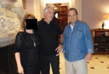 إيهود باراك يقرّ بعلاقته بإبستين ويعبّر عن ندمه على استمرار التواصل بعد إدانته