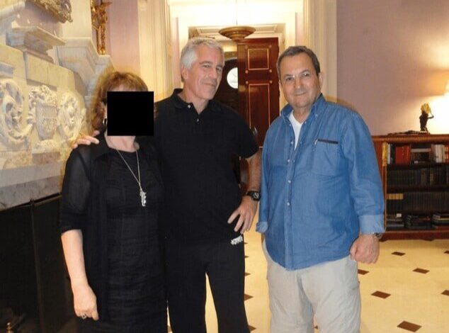 إيهود باراك يقرّ بعلاقته بإبستين ويعبّر عن ندمه على استمرار التواصل بعد إدانته