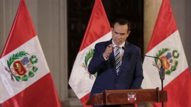 برلمان بيرو يقر عزل الرئيس خوسيه جيري