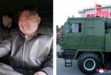 كيم جونغ أون يقود منظومة صواريخ متعددة الإطلاق خلال استعراض عسكري