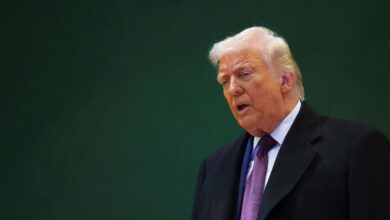 ترامب يصف قرار المحكمة العليا بشأن الرسوم الجمركية بـ"العار" ويكشف عن خطة بديلة 2 ترامب يصف قرار المحكمة العليا بشأن الرسوم الجمركية بـ"العار" ويكشف عن خطة بديلة