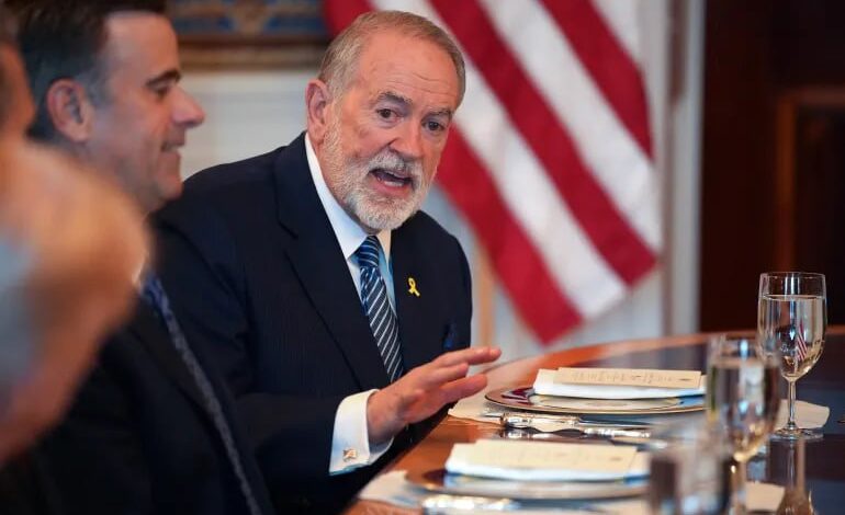 السفير الأمريكي في إسرائيل مايك هاكابي : "لإسرائيل الحق التوراتي في السيطرة على كامل منطقة الشرق الأوسط.