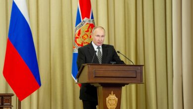 بوتين يحيي ضباط الأمن الفيدرالي ويشدد على تعزيز الأمن بعد تفجير محطة "سافيولوفسكي"