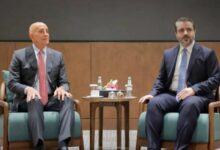 لقاء سوري–أمريكي يبحث إعادة تفعيل السفارة في واشنطن وملفات التعاون الاستراتيجي