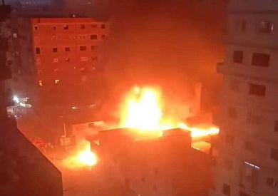مصر.. حريق هائل في مخزن دهانات بدمياط وانهيار عقار ومصـ.رع شخص وإصابة 5 آخرين