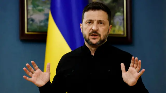 زيلينسكي: لن نقبل اتفاق سلام يتضمن انسحابا أحاديا من دونباس