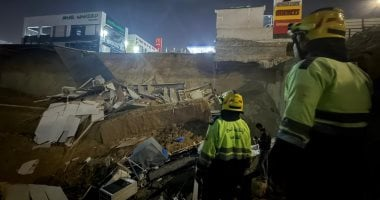 هبوط أرضي مفاجئ يبتلع محلين تجاريين في التجمع الخامس بالقاهرة