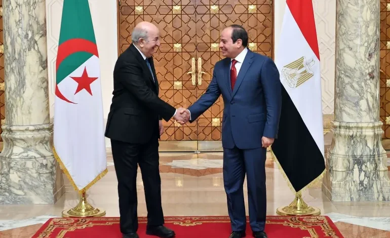 السيسي يرحب بتصريحات نظيره الجزائري عبد المجيد تبون بشأن جمهورية مصر العربية، مؤكداً أنها تعكس عمق الروابط التاريخية