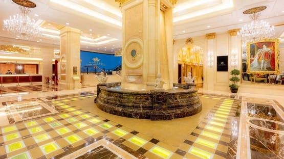 فندق فاخر في ماكاو يبيع سبائك ذهبية من مدخله مقابل 13 مليون دولار