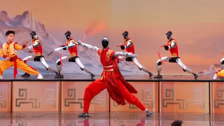 روبوتات الكونغ فو تخطف الأنظار خلال حفل عيد الربيع في الصين
