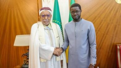 الرئيس السنغالي يستقبل الخليفة العام للطريقة التجانية الجزائرية لتعزيز الروابط الروحية والتاريخية