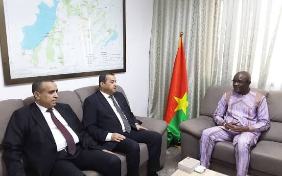 الجزائر تعرض دعم بوركينا فاسو في نقل النفط وتموين الإسمنت