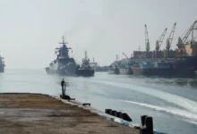 إيران تؤكد موازنة التفاوض والدفاع وتستعد لمناورات بحرية مشتركة مع روسيا