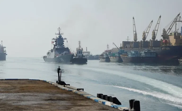 إيران تؤكد موازنة التفاوض والدفاع وتستعد لمناورات بحرية مشتركة مع روسيا