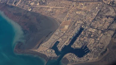 إيران تكثف المناورات البحرية في مضيق هرمز وتستأنف مفاوضات نووية مع واشنطن في جنيف