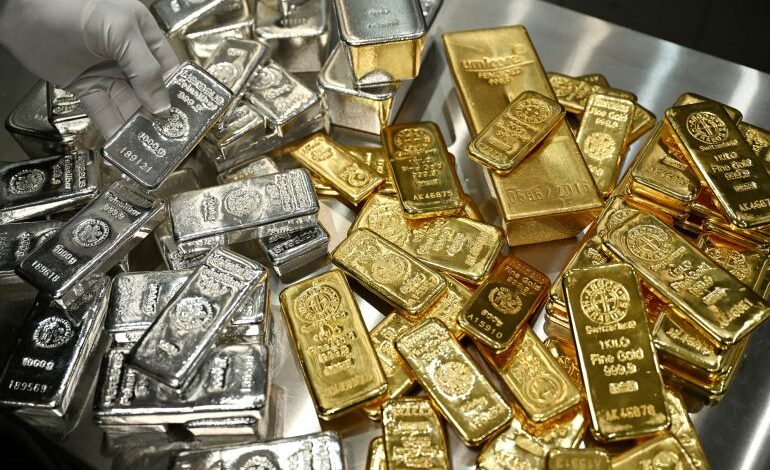 قفزة حادة في أسعار الذهب والفضة بعد موجة بيع وتقلبات الأسواق 1 قفزة حادة في أسعار الذهب والفضة بعد موجة بيع وتقلبات الأسواق