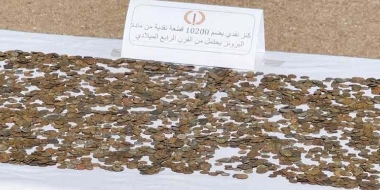 الجزائر.. حجز أكثر من 10 آلاف قطعة نقدية رومانية في عملية أمنية بعين الدفلى 1 الجزائر.. حجز أكثر من 10 آلاف قطعة نقدية رومانية في عملية أمنية بعين الدفلى