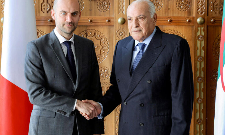 وزيرا خارجية الجزائر وفرنسا يبحثان العلاقات الثنائية وتطورات ملفات إقليمية 1 وزيرا خارجية الجزائر وفرنسا يبحثان العلاقات الثنائية وتطورات ملفات إقليمية