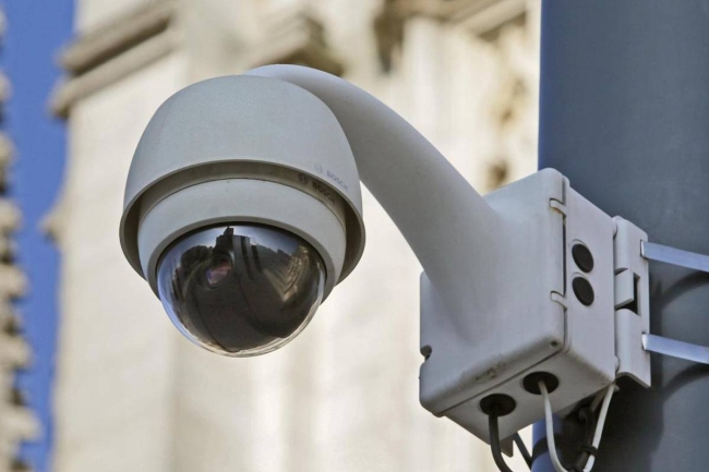 الجزائر تفرض ضوابط صارمة لكاميرات المراقبة في أماكن العمل