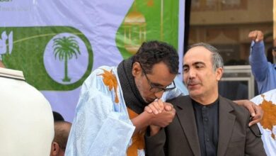 فيديو تقبيل يد السفير الإيراني في نواكشوط يثير جدلاً واسعاً في موريتانيا
