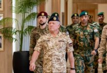 الملك الأردني يزور القيادة العامة للقوات المسلحة ويثني على جاهزيتها