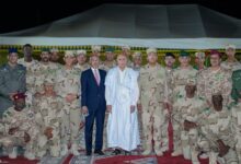 الرئيس الموريتاني يشارك الجنود إفطار رمضان في أطار