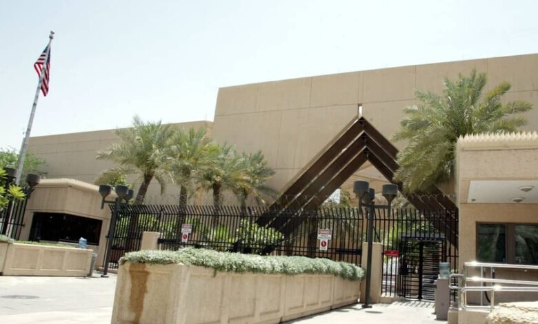 السعودية تدين الهجوم الإيراني على مبنى السفارة الأمريكية في الرياض