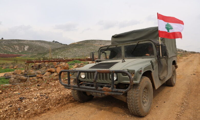 لبنان يوقف حاملي الأسلحة غير المرخصة ويلاحق مطلقي الصواريخ