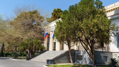 روسيا تجلي عائلات دبلوماسييها من إيران مع استمرار عمل السفارة في طهران