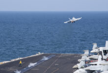 واشنطن تجهّز حاملة طائرات ثالثة للشرق الأوسط وتدرس نشر الفرقة 82 المحمولة جواً