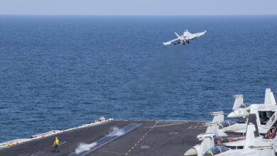 واشنطن تجهّز حاملة طائرات ثالثة للشرق الأوسط وتدرس نشر الفرقة 82 المحمولة جواً