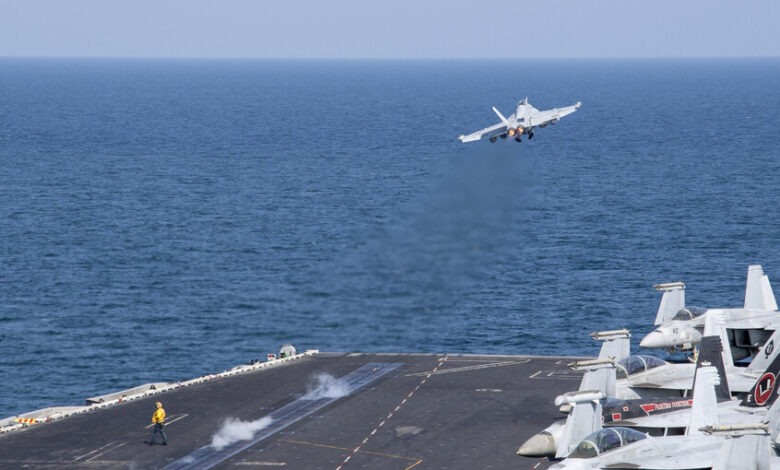 واشنطن تجهّز حاملة طائرات ثالثة للشرق الأوسط وتدرس نشر الفرقة 82 المحمولة جواً