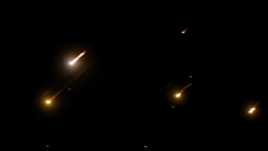 إسرائيل ترصد إطلاق صواريخ من إيران وتوجه تحذيرات للمواطنين