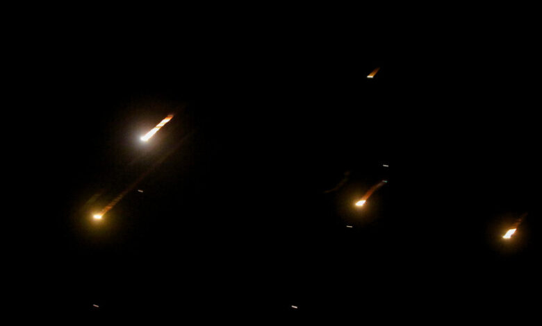 إسرائيل ترصد إطلاق صواريخ من إيران وتوجه تحذيرات للمواطنين