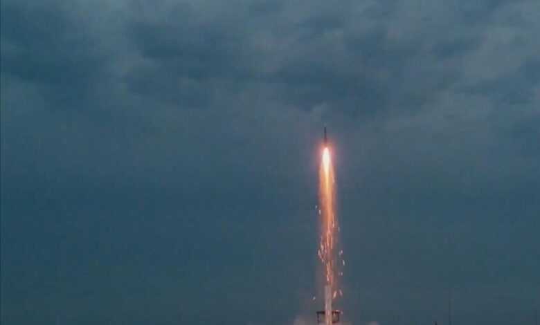 الكويت تتصدى لهجمات صاروخية وطائرات مسيرة على أراضيها ومطارها الدولي